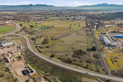 7505 Blackwell Road, Central Point, OR 97502 - Photo 2