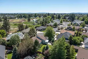 301 SE Springer Ct, Bend, OR 97702 - Photo 40