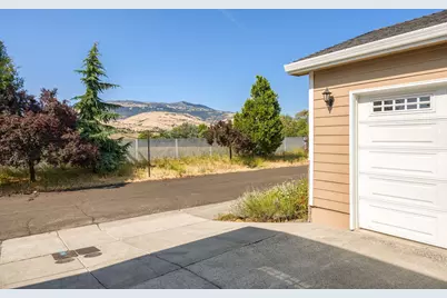 2096 Creek Drive, Ashland, OR 97520 - Photo 6