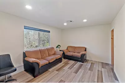 5001 Azalea Drive, Grants Pass, OR 97526 - Photo 10