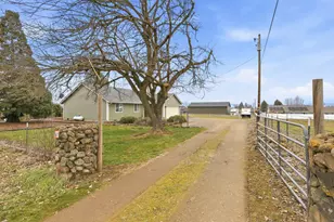 6937 Lakeview Dr, Central Point, OR 97502 - Photo 32