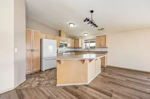 6937 Lakeview Dr, Central Point, OR 97502 - Photo 6