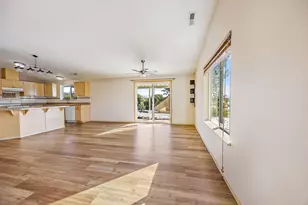 6937 Lakeview Dr, Central Point, OR 97502 - Photo 4