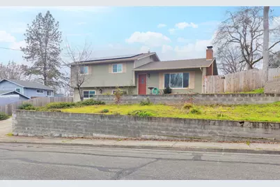 58 SW Western Avenue, Grants Pass, OR 97526 - Photo 1