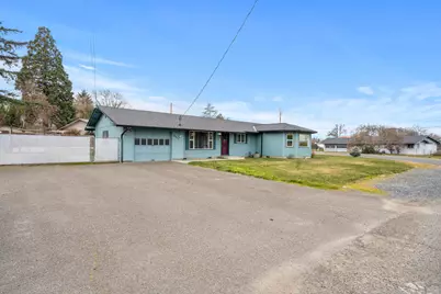 3371 Freeland Road, Central Point, OR 97502 - Photo 4