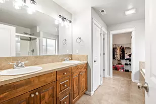 388 NW 29th St, Redmond, OR 97756 - Photo 14