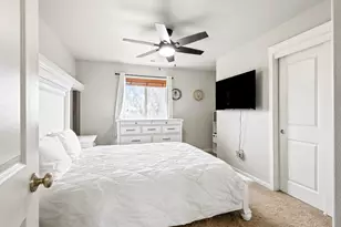 388 NW 29th St, Redmond, OR 97756 - Photo 24