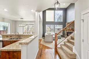 388 NW 29th St, Redmond, OR 97756 - Photo 4