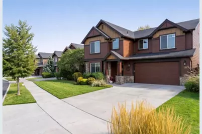 388 NW 29th Street, Redmond, OR 97756 - Photo 2