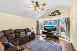 1601 Inverness Dr, Medford, OR 97504 - Photo 4