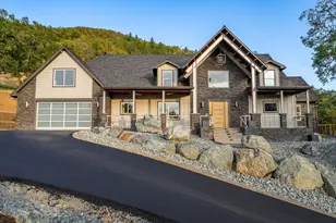 182 Wards Creek Rd, Rogue River, OR 97537 - Photo 1