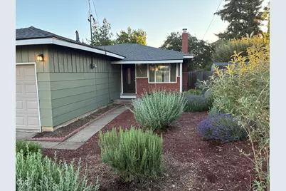 2430 Berkeley Street, Klamath Falls, OR 97601 - Photo 2
