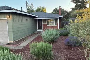2430 Berkeley St, Klamath Falls, OR 97601 - Photo 2