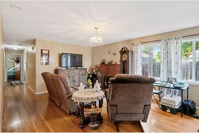 2430 Berkeley Street, Klamath Falls, OR 97601 - Photo 6