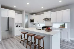 3915 NE Oakside Lp, Bend, OR 97701 - Photo 4