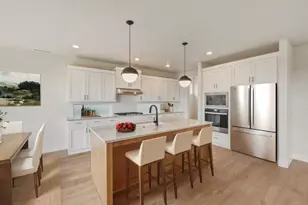 3915 NE Oakside Lp, Bend, OR 97701 - Photo 4