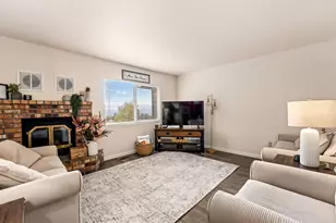 1093 NE Hillcrest Dr, Grants Pass, OR 97526 - Photo 10