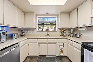 1093 NE Hillcrest Dr, Grants Pass, OR 97526 - Photo 6