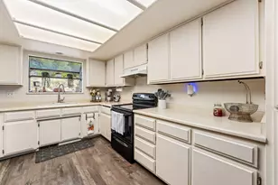 1093 NE Hillcrest Dr, Grants Pass, OR 97526 - Photo 8