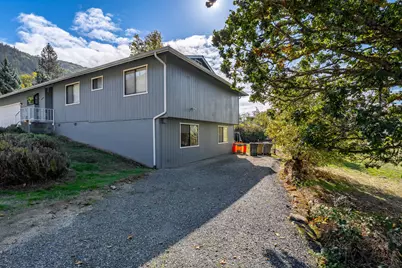 1093 NE Hillcrest Drive, Grants Pass, OR 97526 - Photo 4