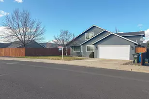 1017 Havenwood Dr, Eagle Point, OR 97524 - Photo 2