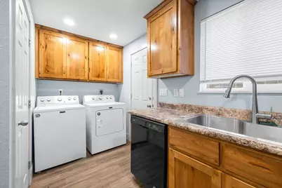 381 Benson Street, Medford, OR 97501 - Photo 8