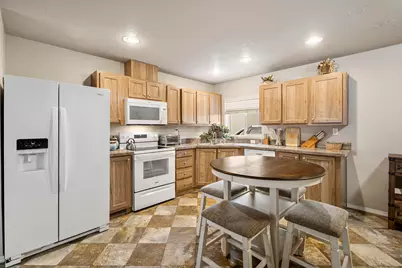 2395 SW Yarrow Creek Drive, Redmond, OR 97756 - Photo 6