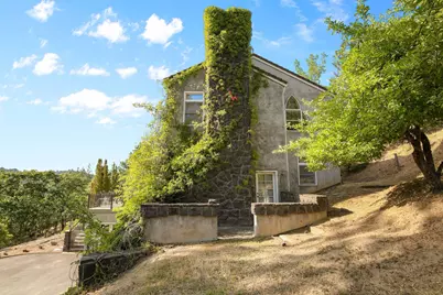 520 Glenview Drive, Ashland, OR 97520 - Photo 2