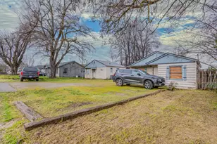 840 W Stewart Ave, Medford, OR 97501 - Photo 12