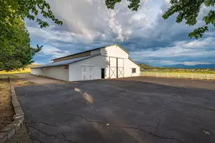 5900 McLoughlin Dr, Central Point, OR 97502 - Photo 8