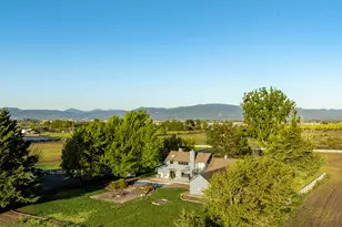 5900 McLoughlin Dr, Central Point, OR 97502 - Photo 2