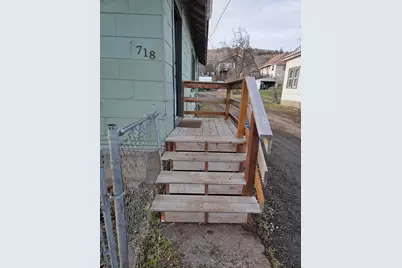 718 N 10th Street, Klamath Falls, OR 97601 - Photo 2