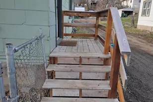 718 N 10th St, Klamath Falls, OR 97601 - Photo 2