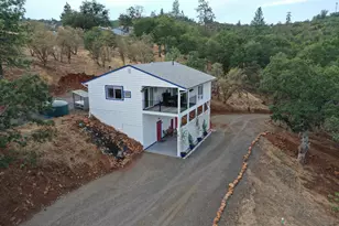 739 W Rolling Hills Dr, Eagle Point, OR 97524 - Photo 4