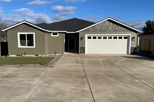2975 Stonebrook Dr, Medford, OR 97504 - Photo 1