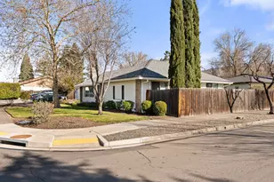 2906 Aldersgate Rd, Medford, OR 97504 - Photo 2