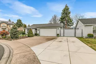 1258 Joshua Ct, Central Point, OR 97502 - Photo 2