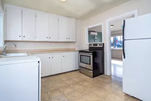 920 W 2nd St, Medford, OR 97501 - Photo 10