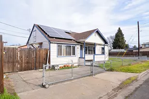 920 W 2nd St, Medford, OR 97501 - Photo 4