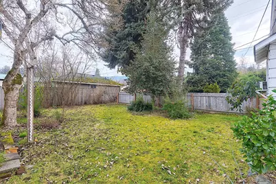 806 SE Grandview Avenue, Grants Pass, OR 97527 - Photo 32