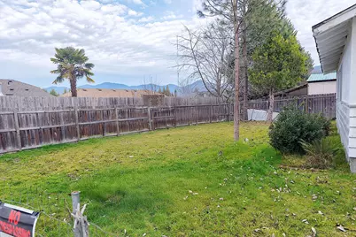 806 SE Grandview Avenue, Grants Pass, OR 97527 - Photo 30