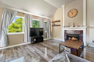 8957 SW Terwilliger Blvd, Portland, OR 97219 - Photo 10