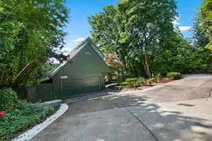 8957 SW Terwilliger Blvd, Portland, OR 97219 - Photo 2