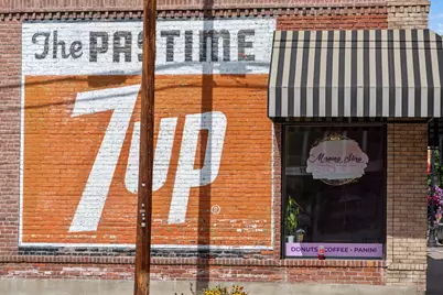 615 SW Evergreen Avenue, Redmond, OR 97756 - Photo 2