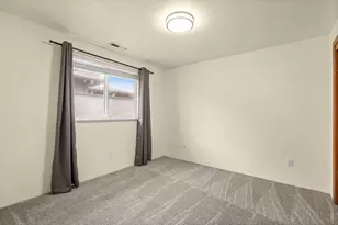 992 Glengrove Ave, Central Point, OR 97502 - Photo 16