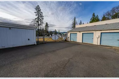 25657 Redwood Highway, Cave Junction, OR 97523 - Photo 44
