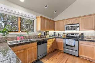 329 S Jefferson Way, Sisters, OR 97759 - Photo 10