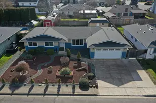 736 Hemlock Ave, Central Point, OR 97502 - Photo 1