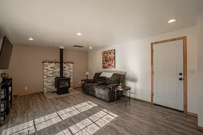 736 Hemlock Avenue, Central Point, OR 97502 - Photo 4
