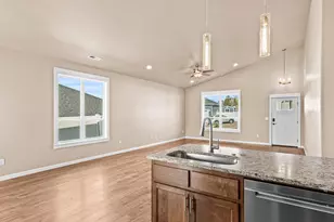 1730 Luxor Ln, Medford, OR 97504 - Photo 8